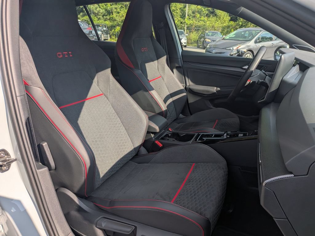 Used 2026 Volkswagen GTI SE FWD image 31