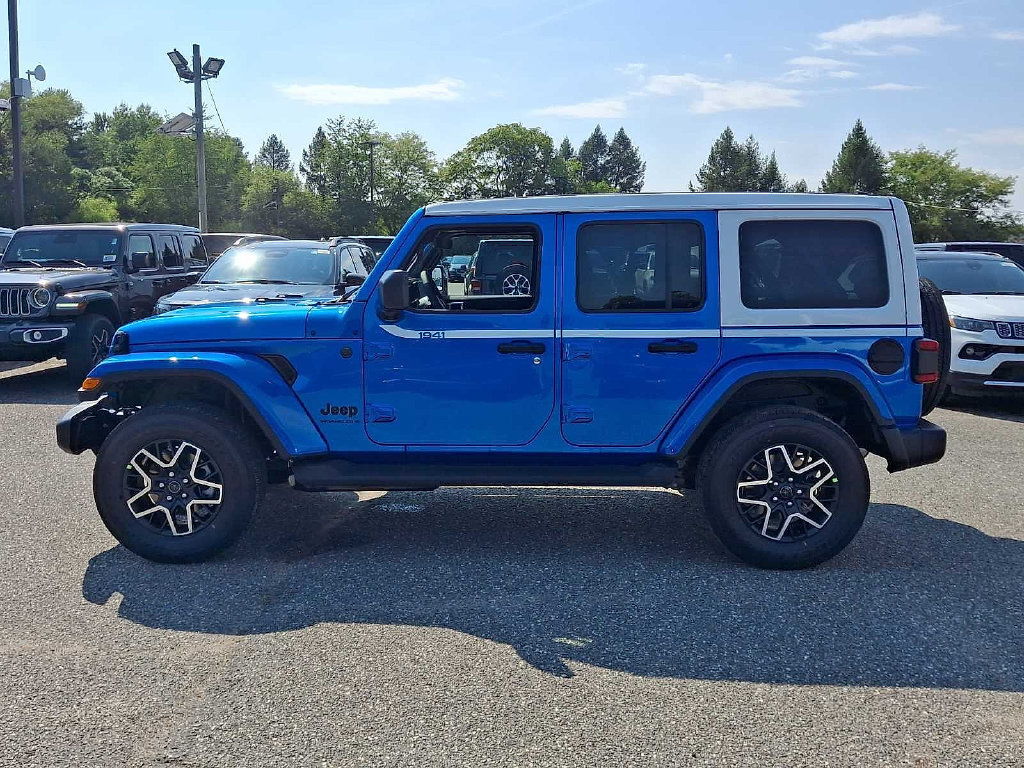 New 2027 Jeep Wrangler Unlimited Sahara w/ Whitecap Package AWD/4WD image 5
