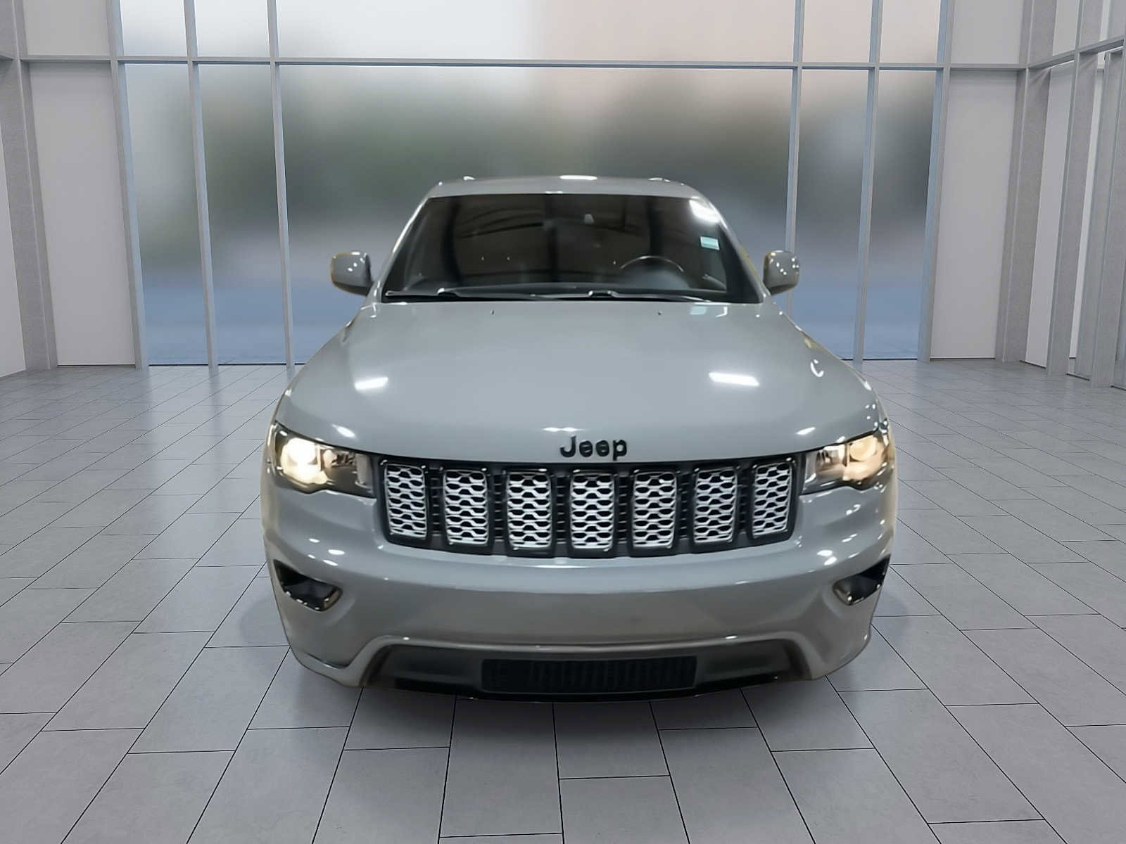 Used 2021 Jeep Grand Cherokee Laredo X image 3