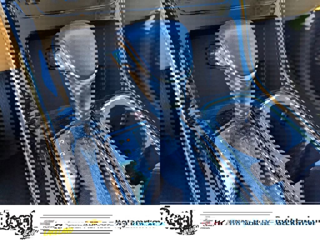 Used 2023 Kia Carnival EX image 26