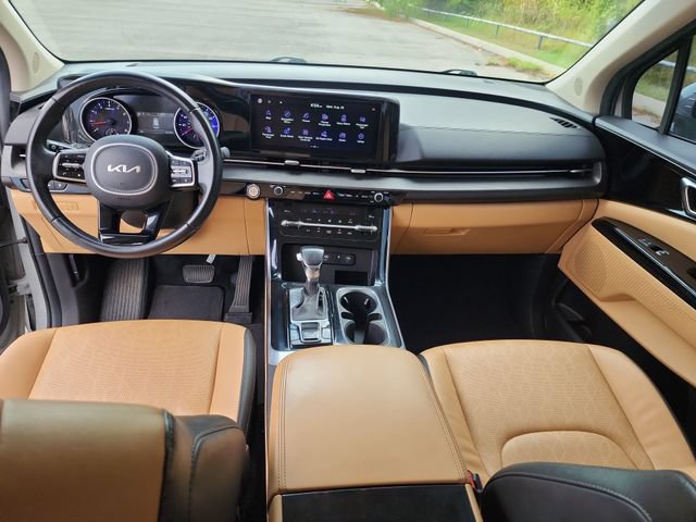 Used 2022 Kia Carnival EX FWD image 12