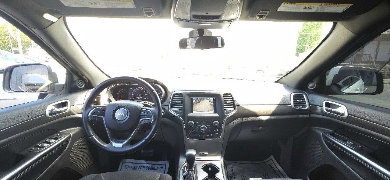 Used 2018 Jeep Grand Cherokee Laredo AWD/4WD image 15