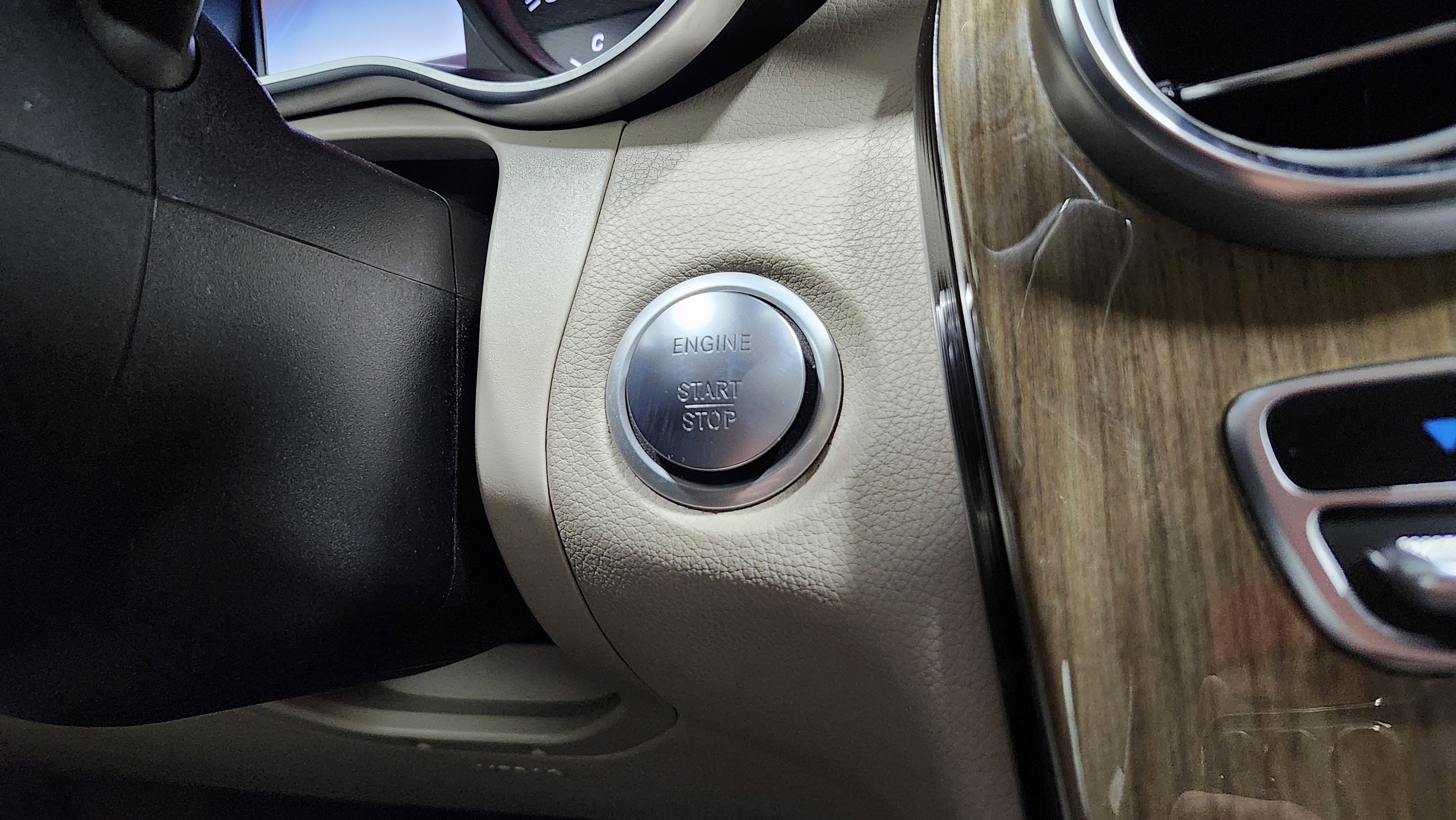 Used 2019 Mercedes-Benz GLC 300 w/ Premium Package image 8