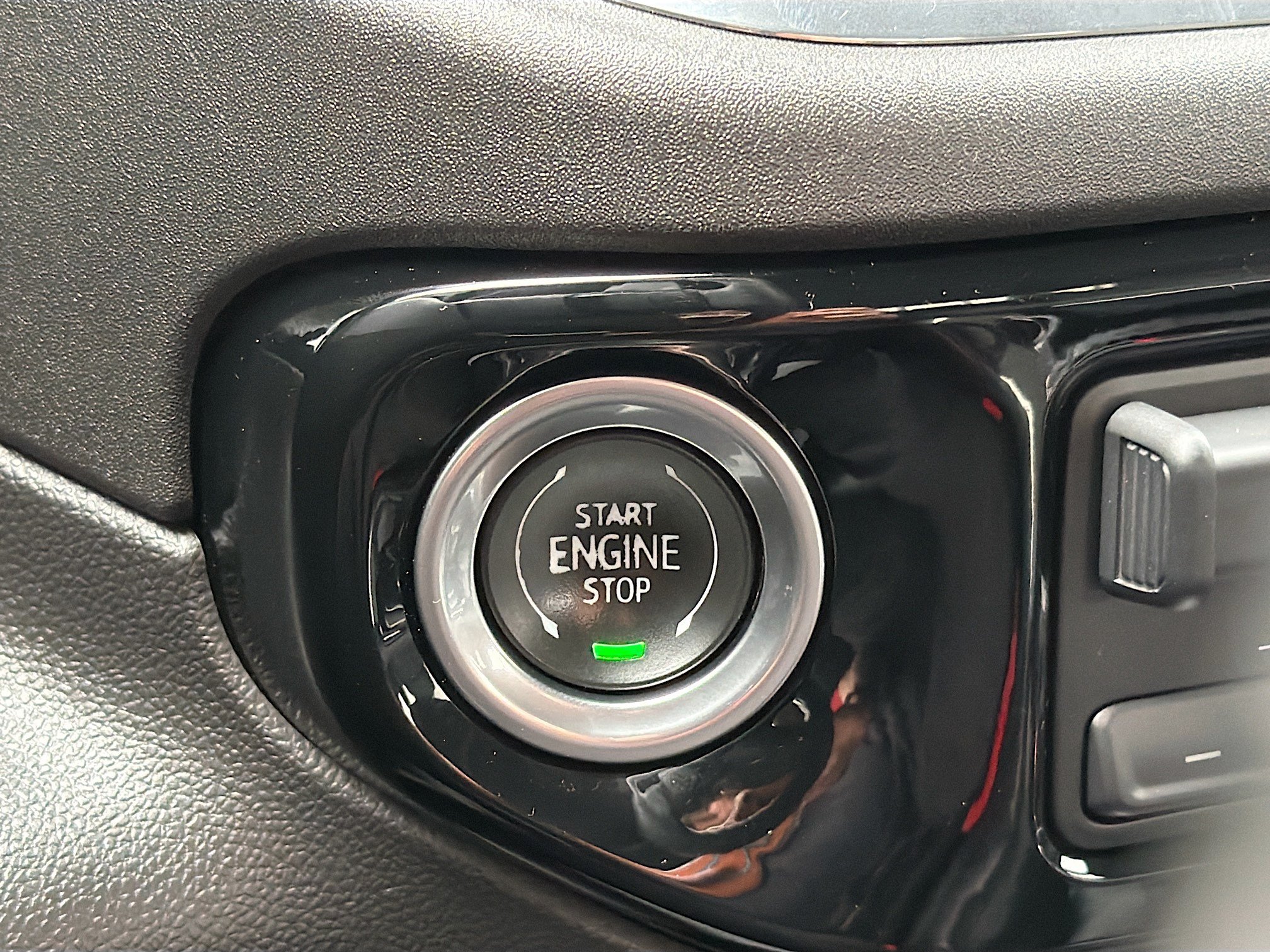 Used 2024 GMC Sierra 1500 SLT w/ SLT Premium Plus Package AWD/4WD image 8