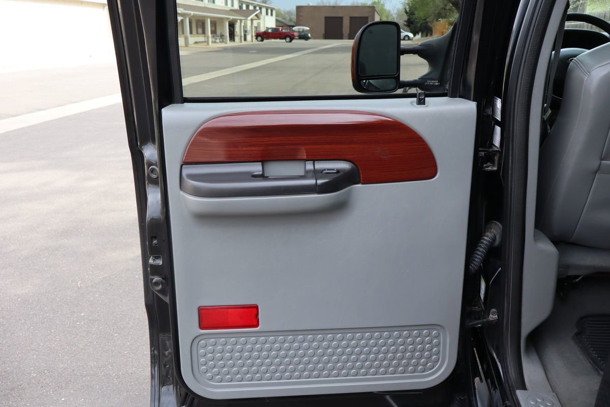 Used 2005 Ford F350 Lariat image 24