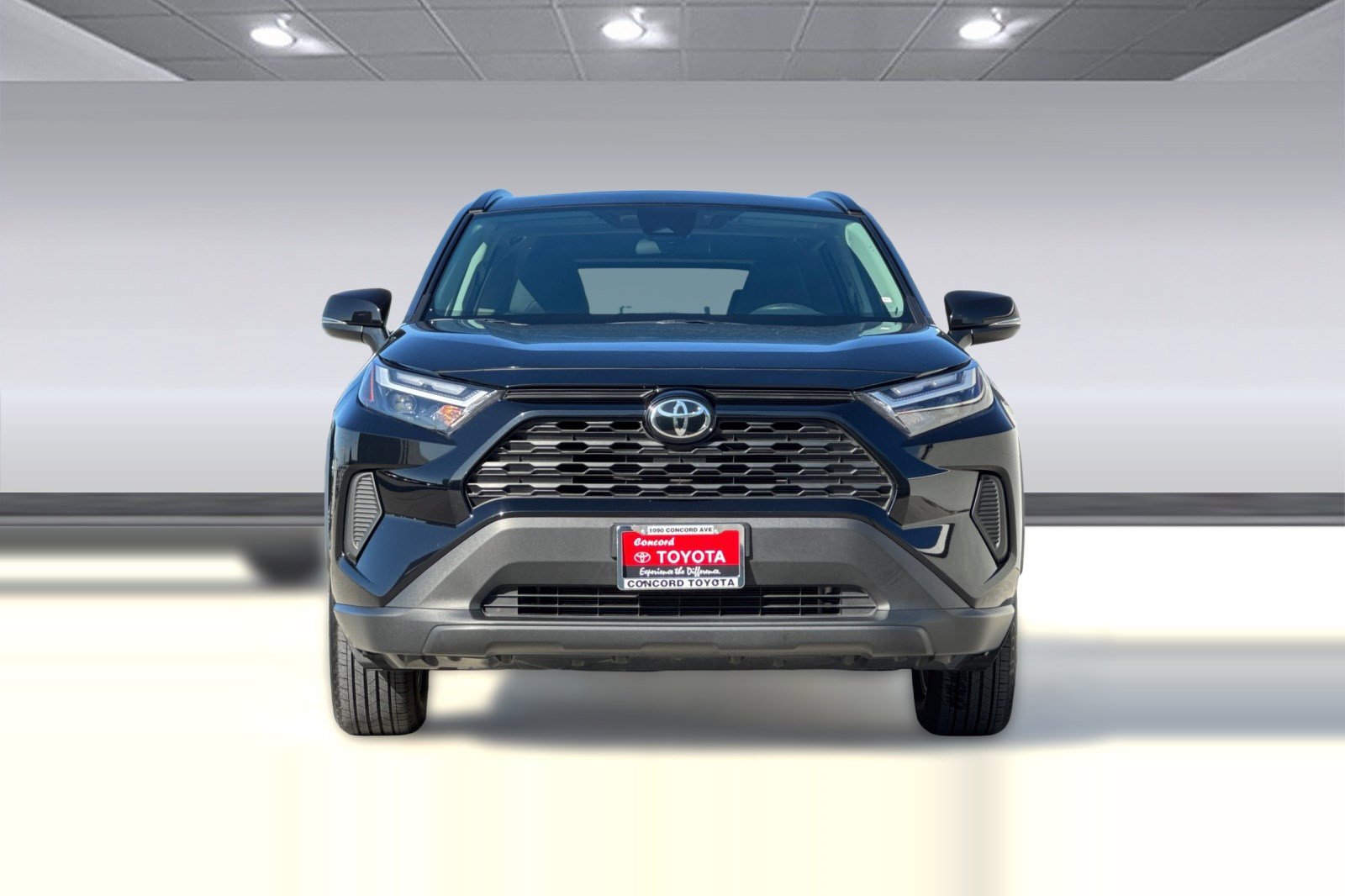 Used 2025 Toyota RAV4 XLE w/ Convenience Package image 5