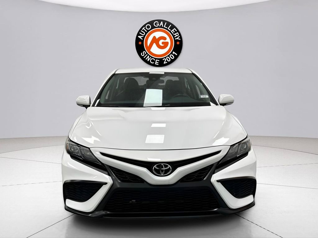 Used 2024 Toyota Camry SE image 2