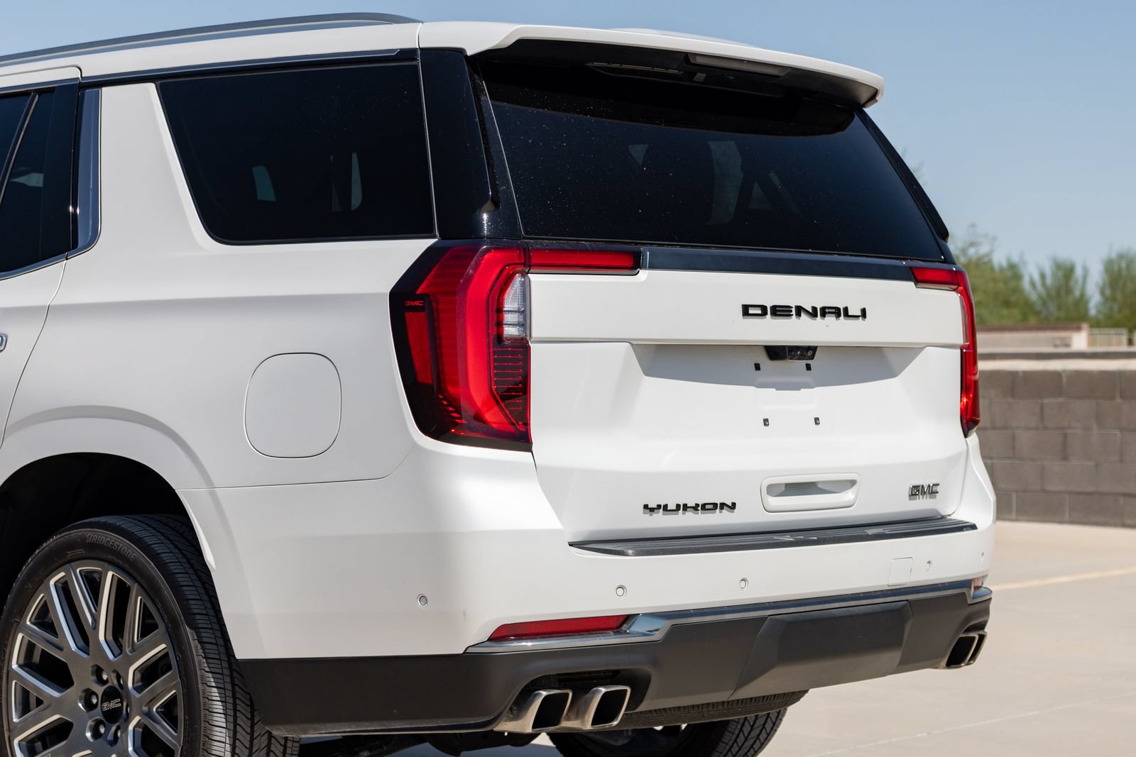 Used 2025 GMC Yukon Denali Ultimate AWD/4WD image 11