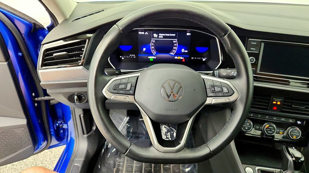 Used 2024 Volkswagen Jetta SE FWD image 12