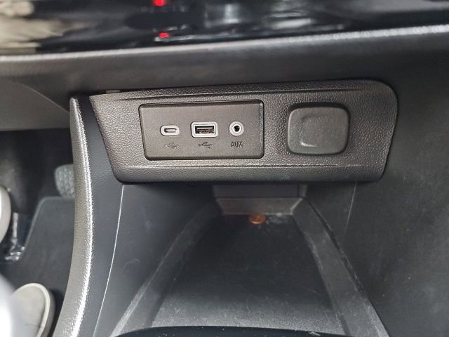 Used 2023 Buick Encore GX Select image 40
