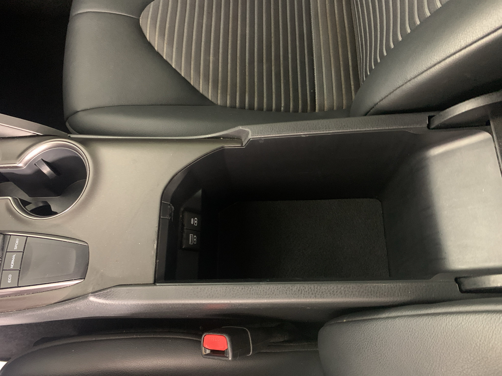 Used 2023 Toyota Camry SE FWD image 28