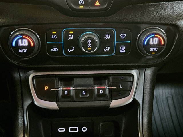 Used 2024 GMC Terrain SLE w/ Driver Convenience Package FWD image 15