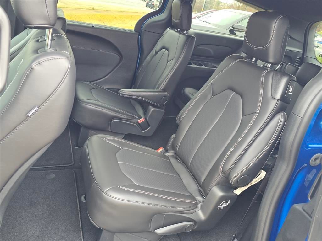 New 2026 Chrysler Pacifica Select w/ S Appearance Package FWD image 5