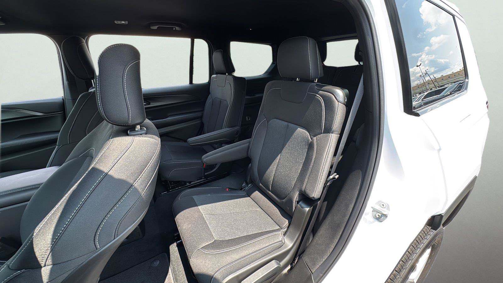 New 2026 Jeep Grand Cherokee L Laredo AWD/4WD image 19