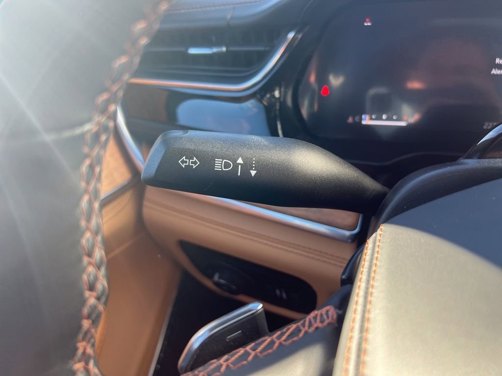 Used 2024 Jeep Grand Cherokee L Summit AWD/4WD image 37