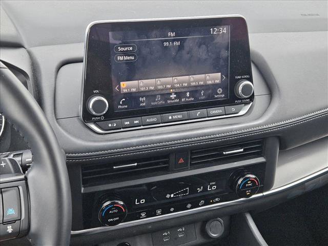 Used 2025 Nissan Rogue SV image 11