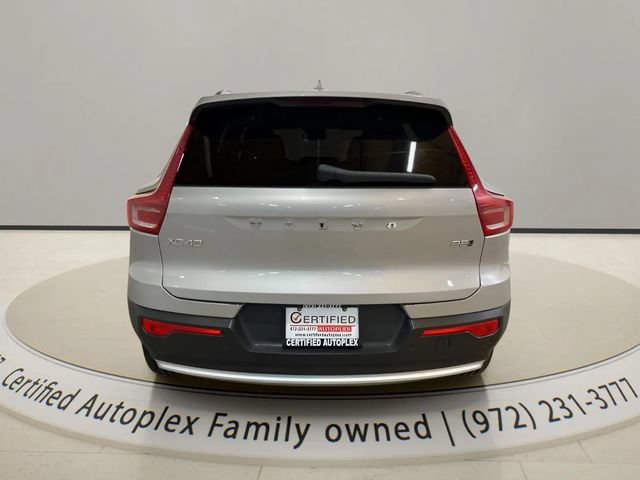 Used 2025 Volvo XC40 B5 Plus AWD/4WD image 4