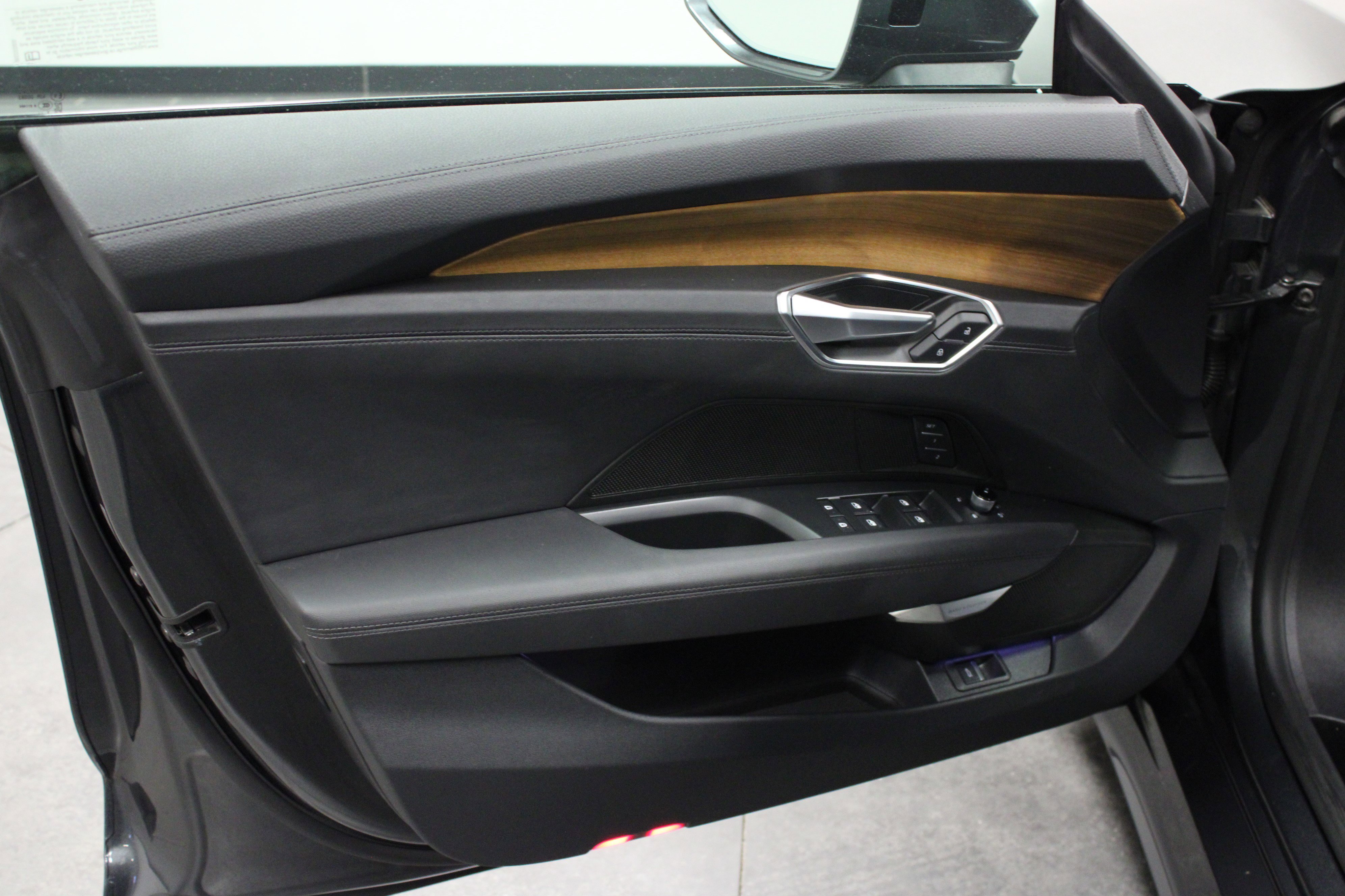 Used 2023 Audi e-tron GT Premium Plus image 11