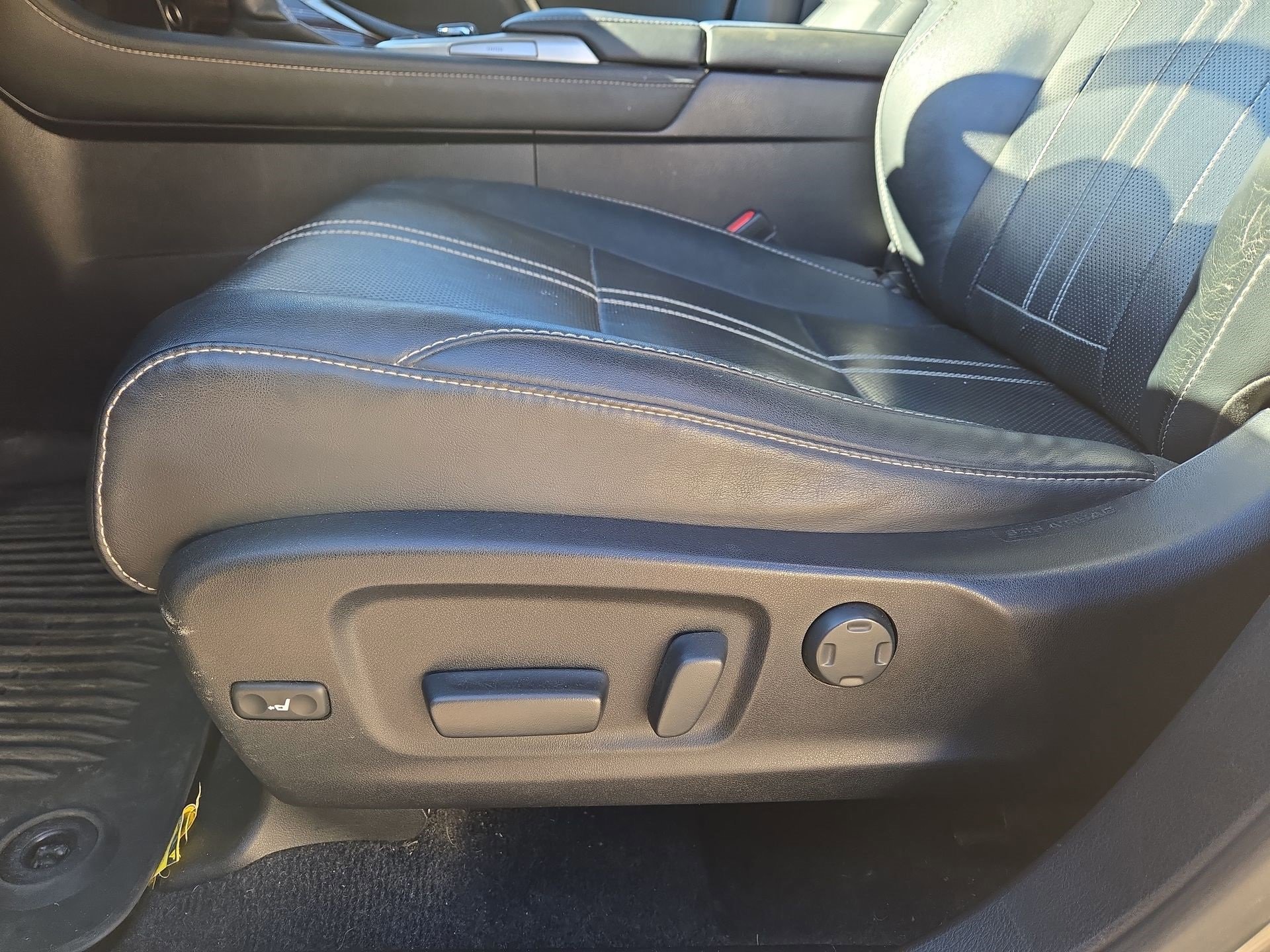 Used 2018 Lexus RX 350L Luxury image 17