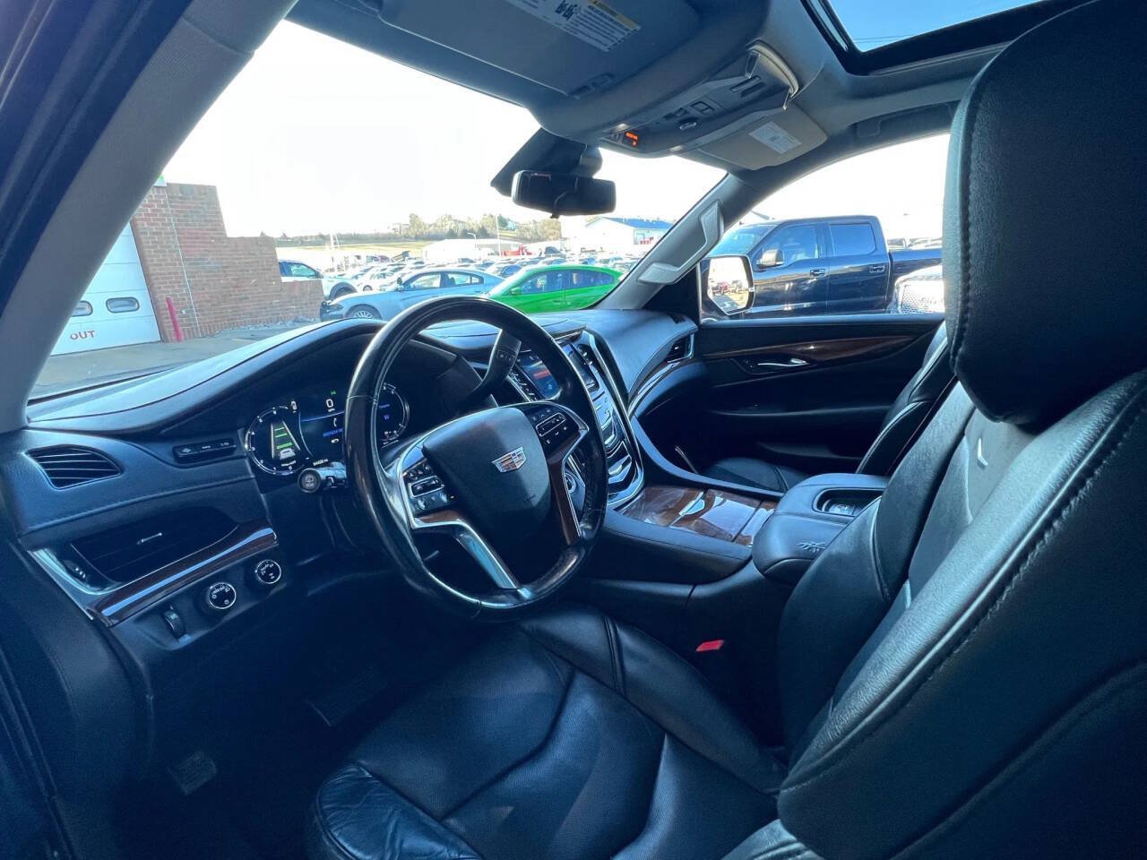 Used 2020 Cadillac Escalade Luxury AWD/4WD image 11