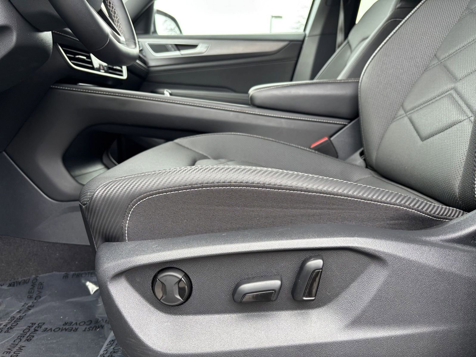 Used 2025 Volkswagen Atlas Cross Sport SE image 27