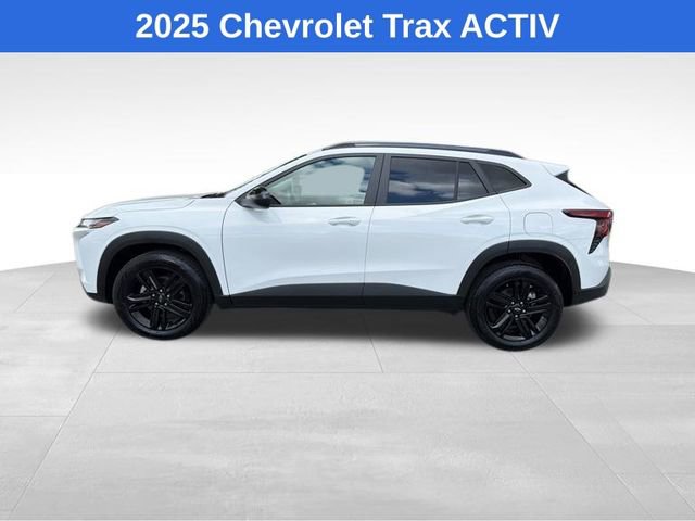 Used 2025 Chevrolet Trax ACTIV FWD image 2
