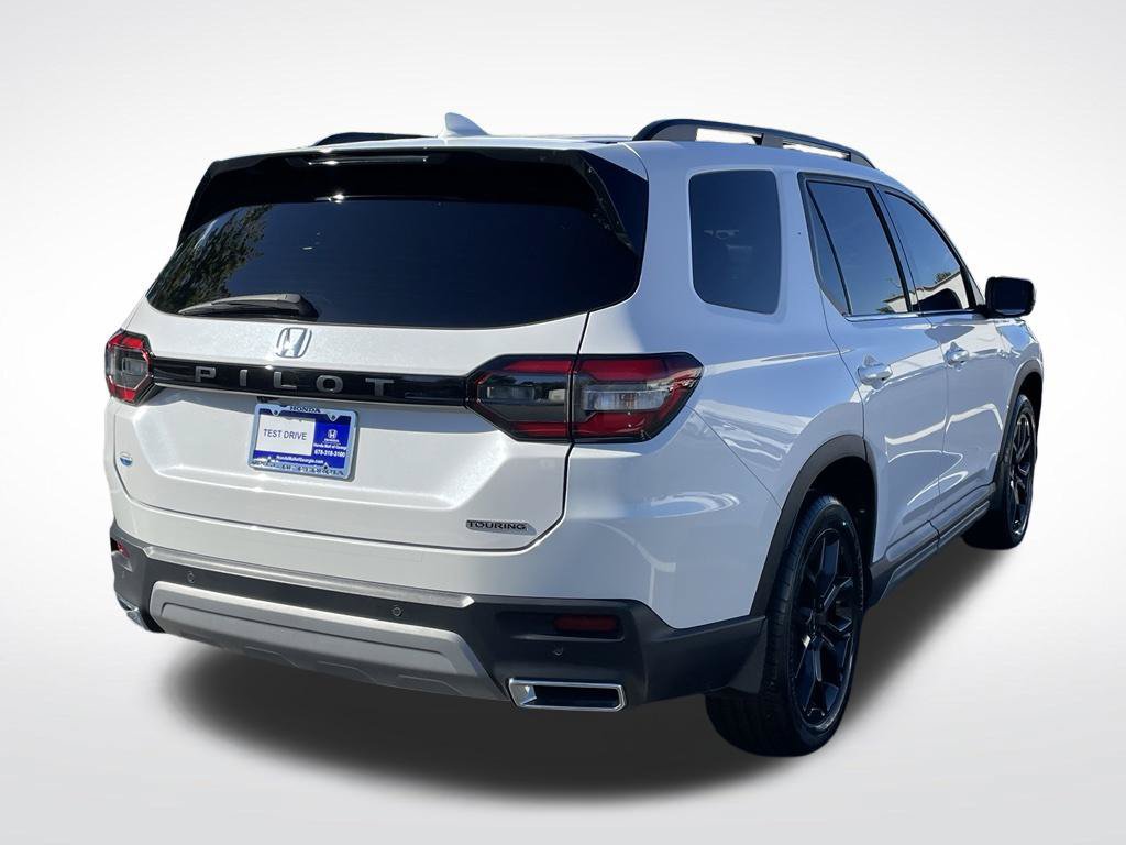 Certified 2025 Honda Pilot Touring image 6