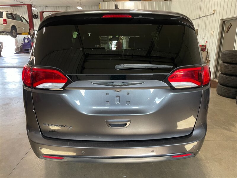 Used 2018 Chrysler Pacifica Touring-L Plus w/ Advanced Safetytec Group FWD image 33