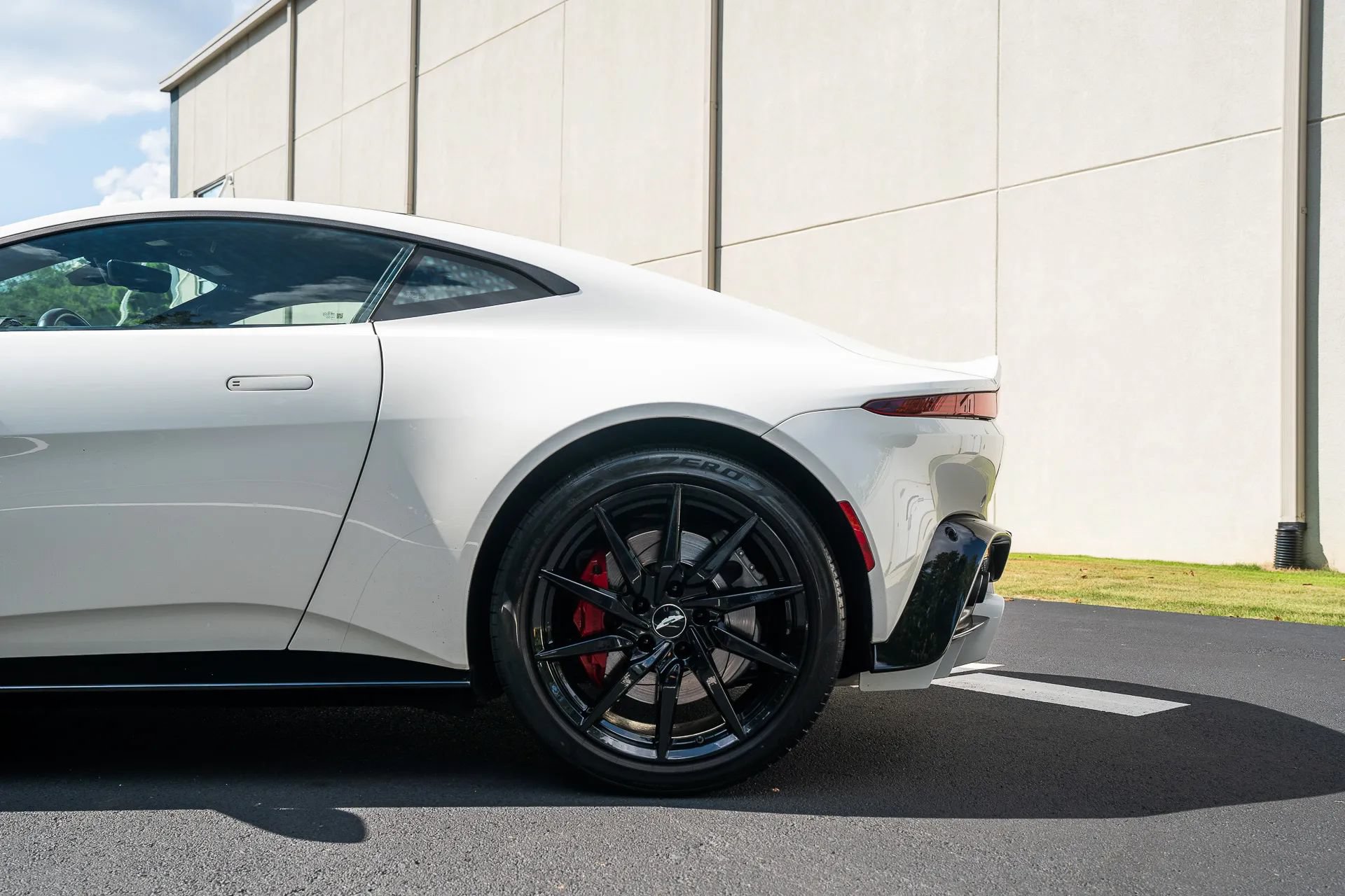 Used 2019 Aston Martin V8 Vantage Coupe RWD image 6