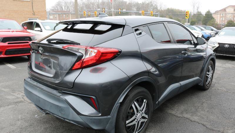 Used 2019 Toyota C-HR LE image 4