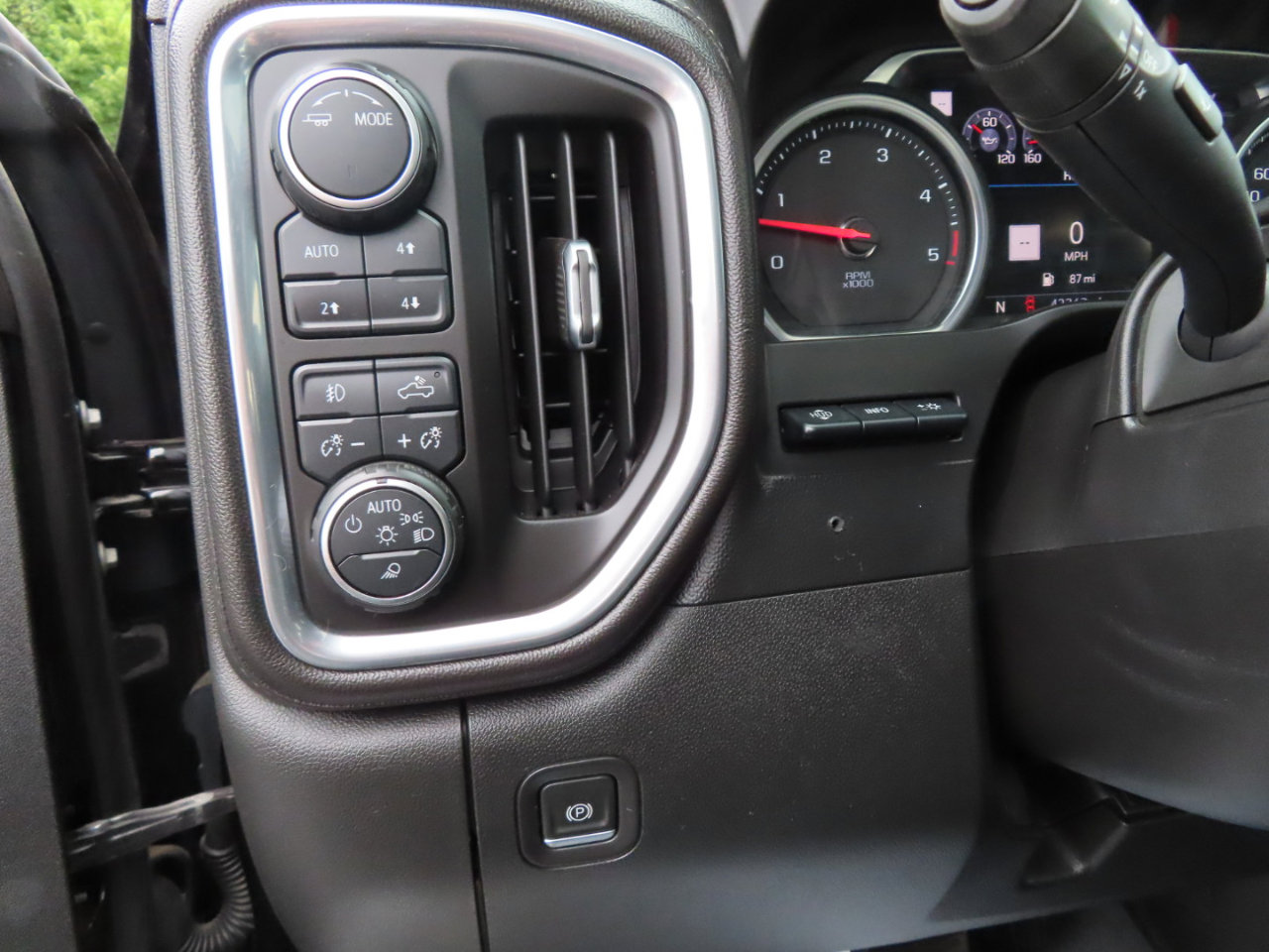 Used 2020 Chevrolet Silverado 2500 LTZ image 34
