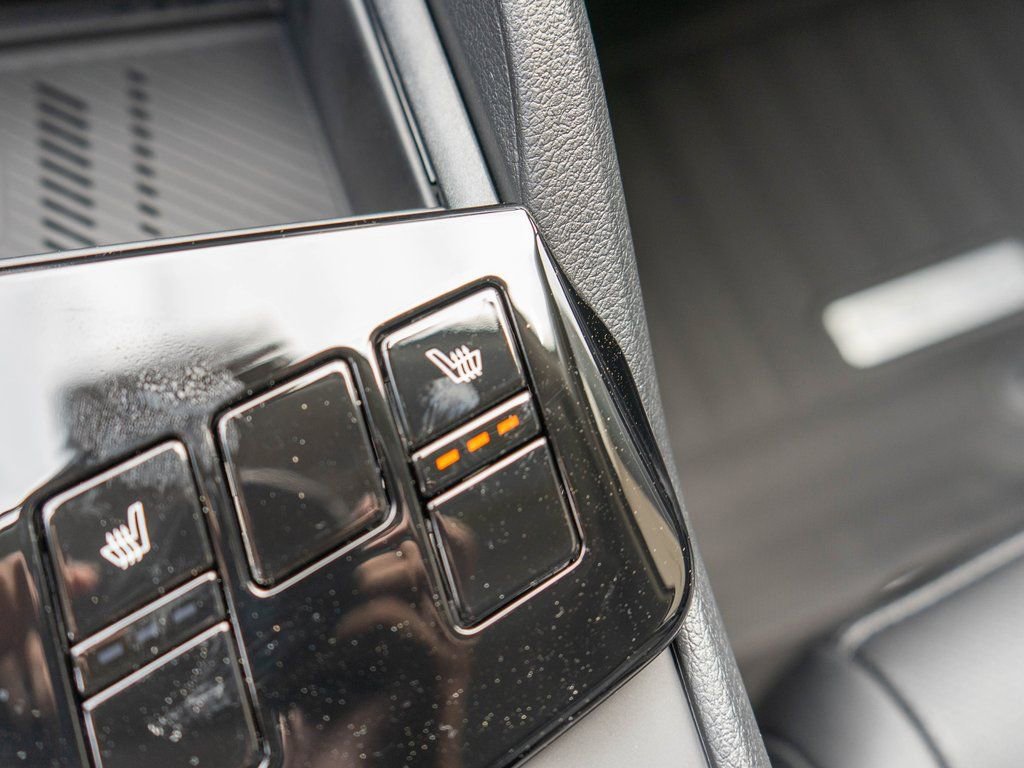 Used 2025 Kia Sportage EX image 24