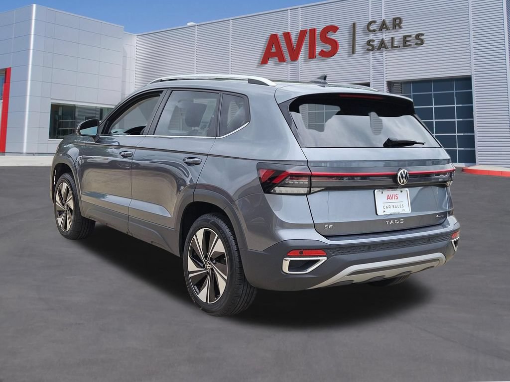 Used 2025 Volkswagen Taos SE AWD/4WD image 3