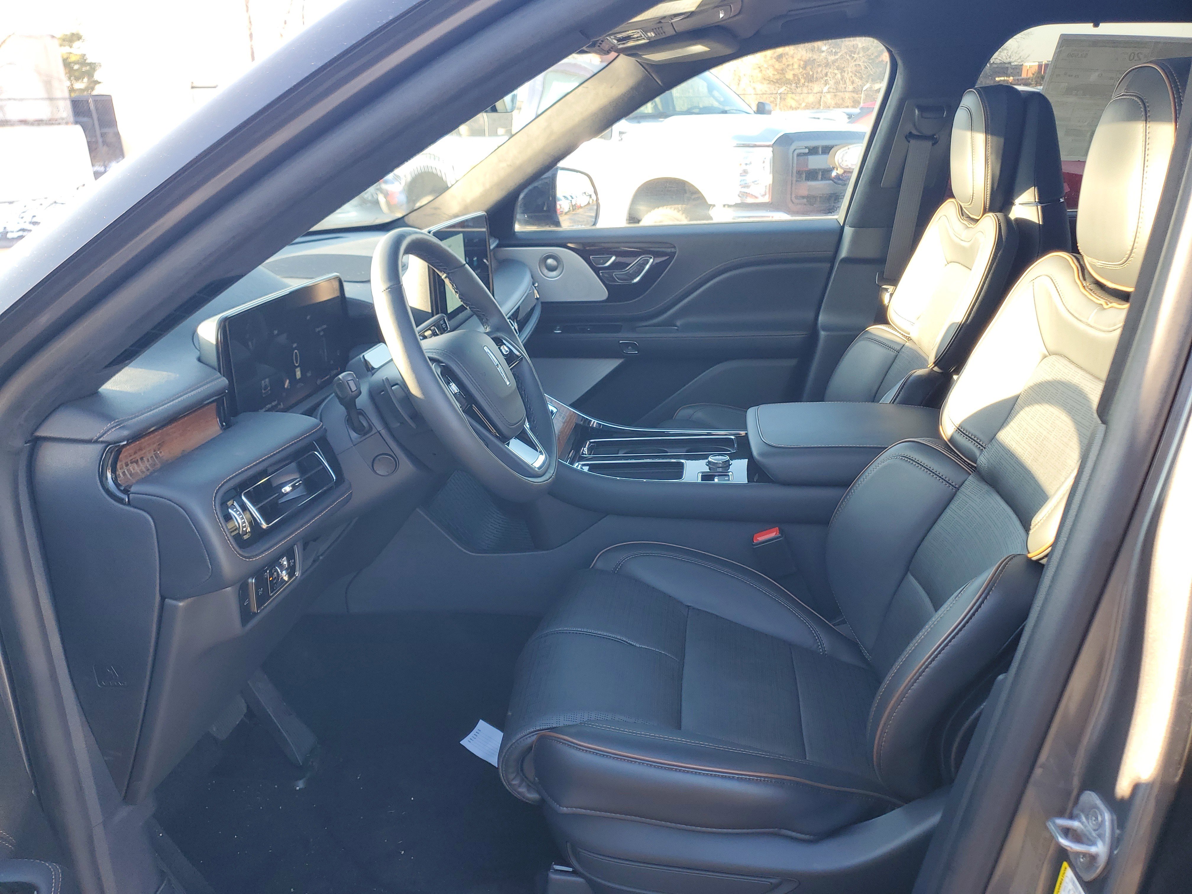 New 2025 Lincoln Aviator Black Label image 12