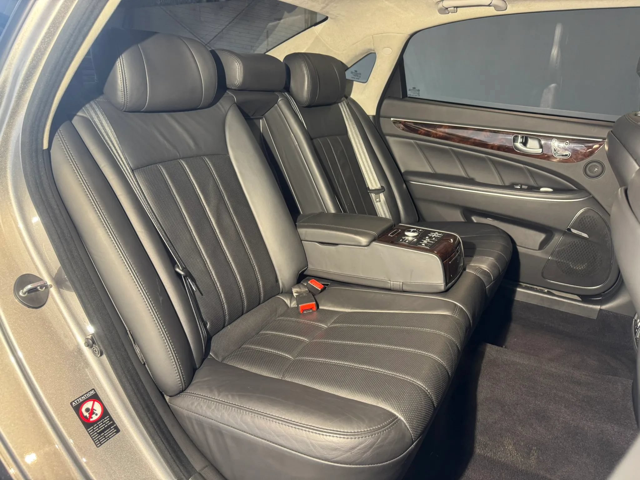 Used 2012 Hyundai Equus Signature RWD image 35