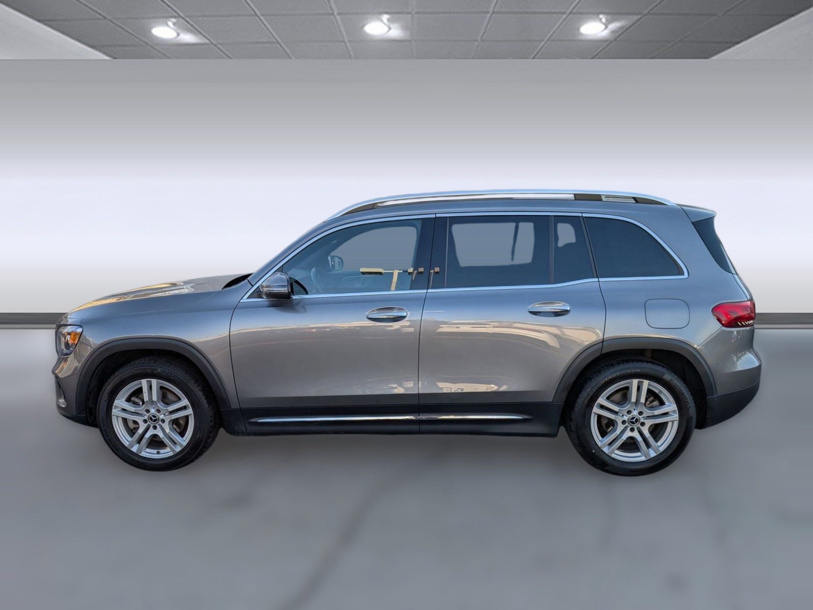 Used 2023 Mercedes-Benz GLB 250 4MATIC image 2