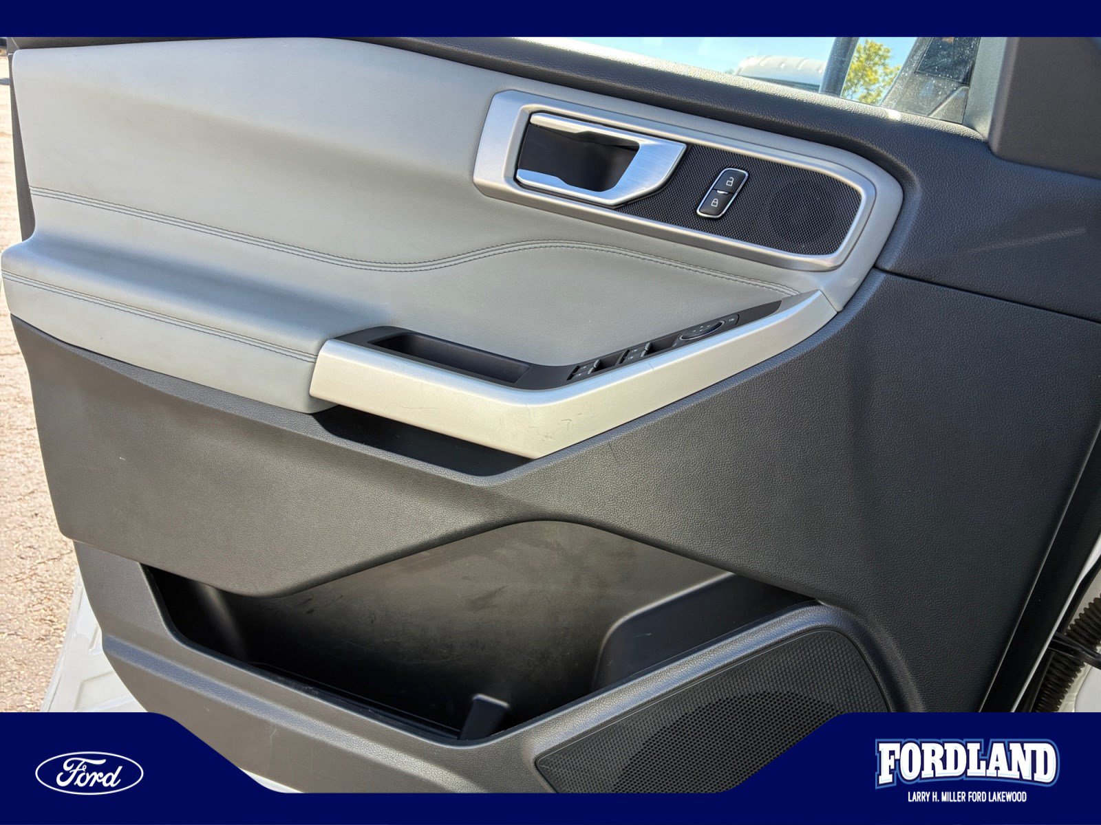 Used 2023 Ford Explorer XLT w/ Equipment Group 202A AWD/4WD image 13
