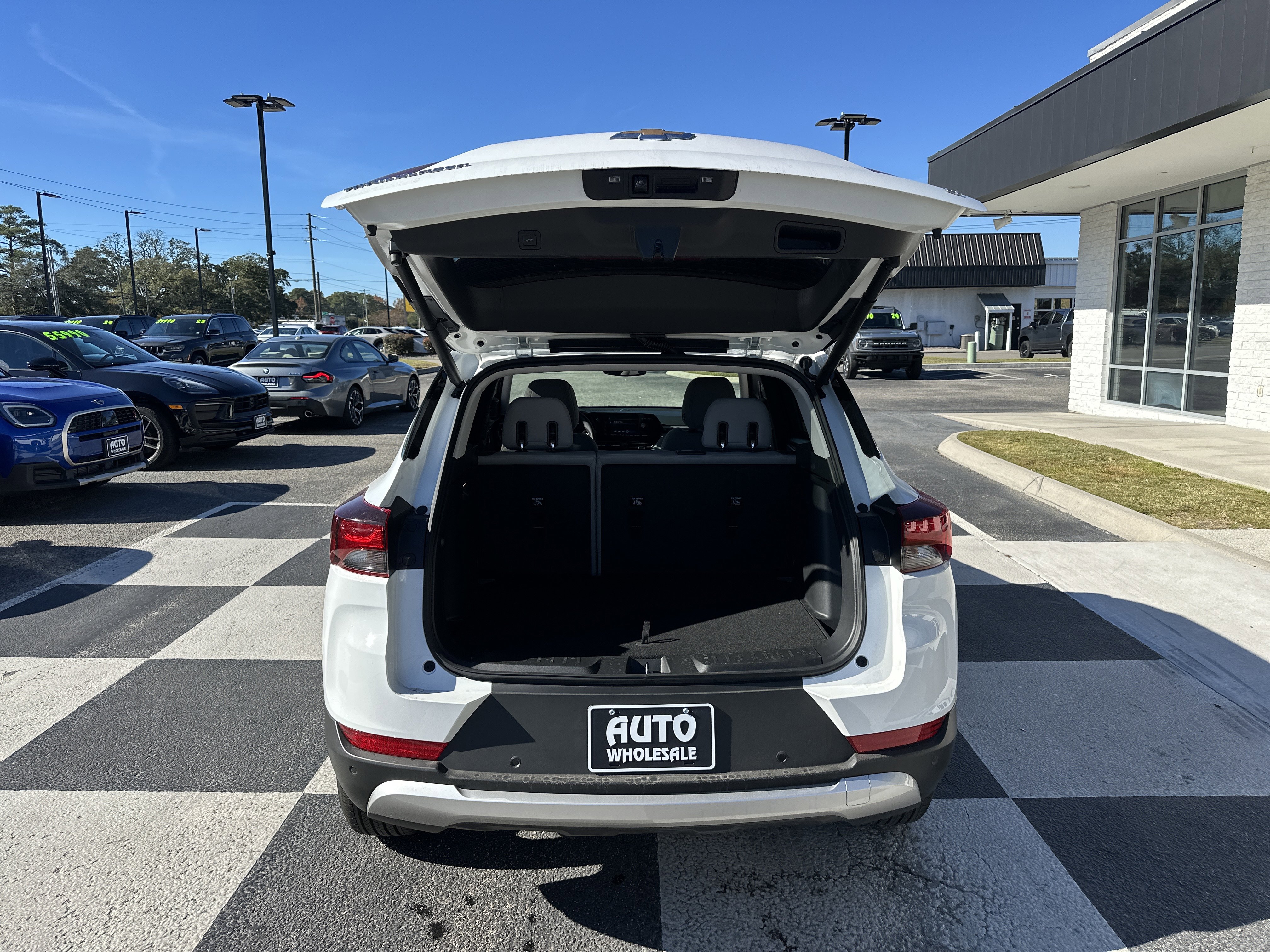 Used 2025 Chevrolet TrailBlazer LT w/ Convenience Package image 5