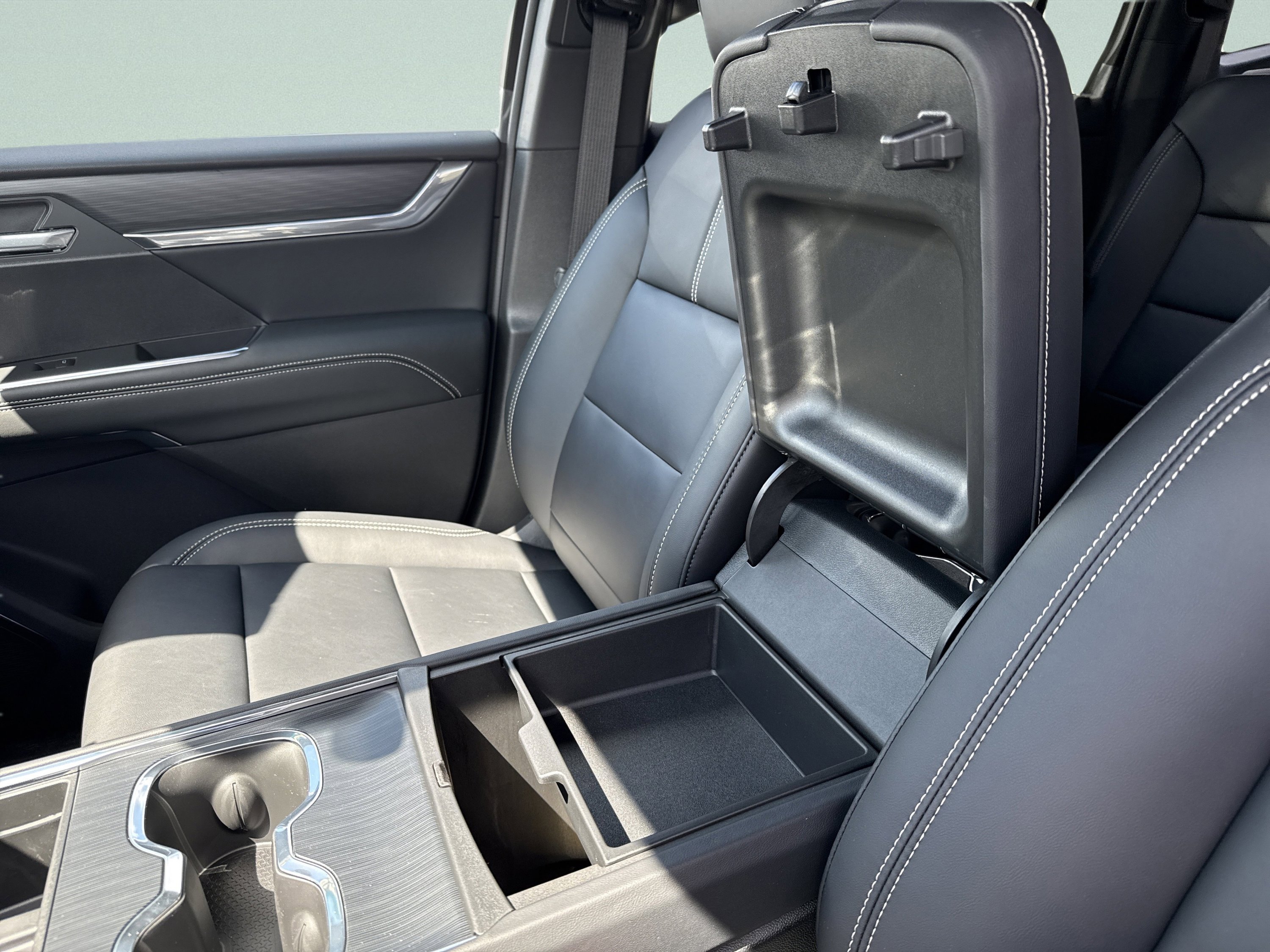 New 2026 GMC Acadia Elevation w/ Elevation Premium Package AWD/4WD image 12