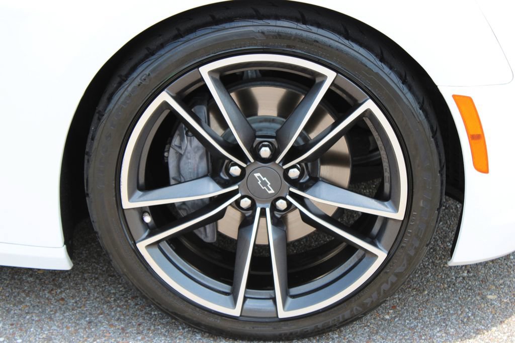 Used 2021 Chevrolet Camaro SS RWD image 5