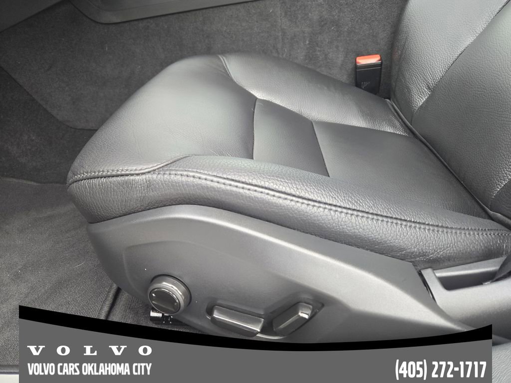 Certified 2025 Volvo V60 B5 Cross Country Plus image 23