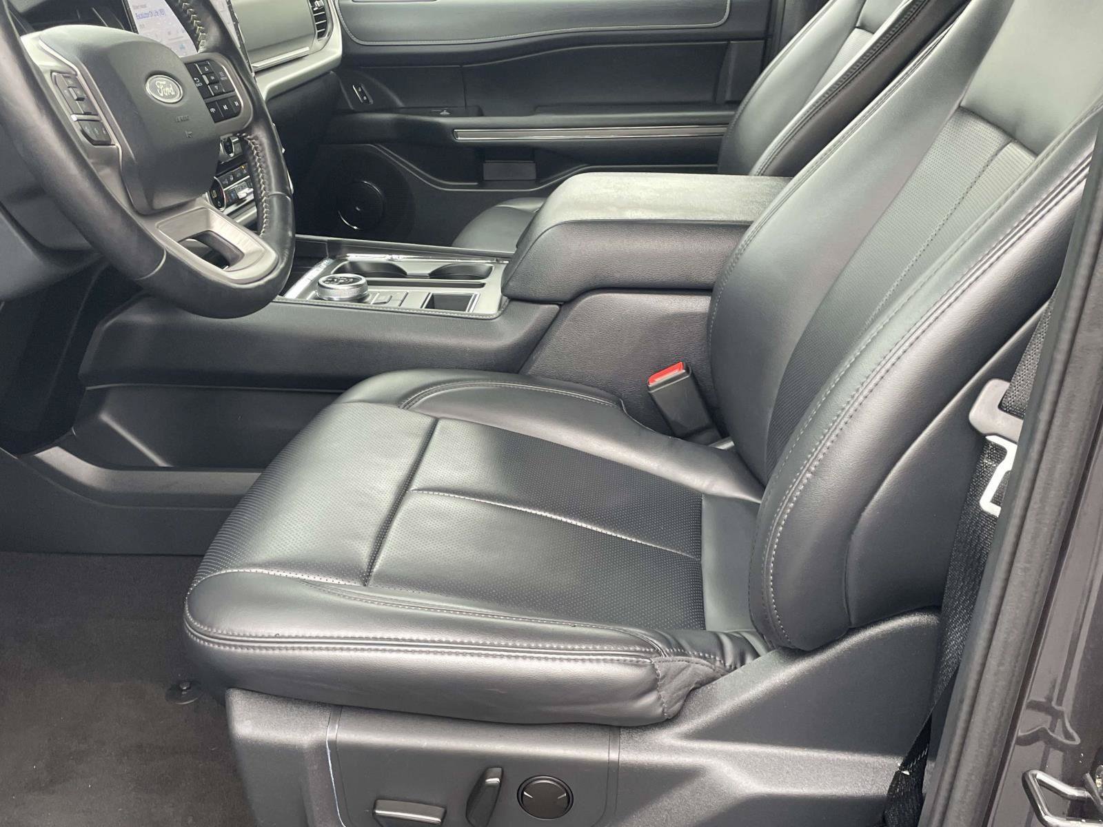 Used 2024 Ford Expedition XLT RWD image 9