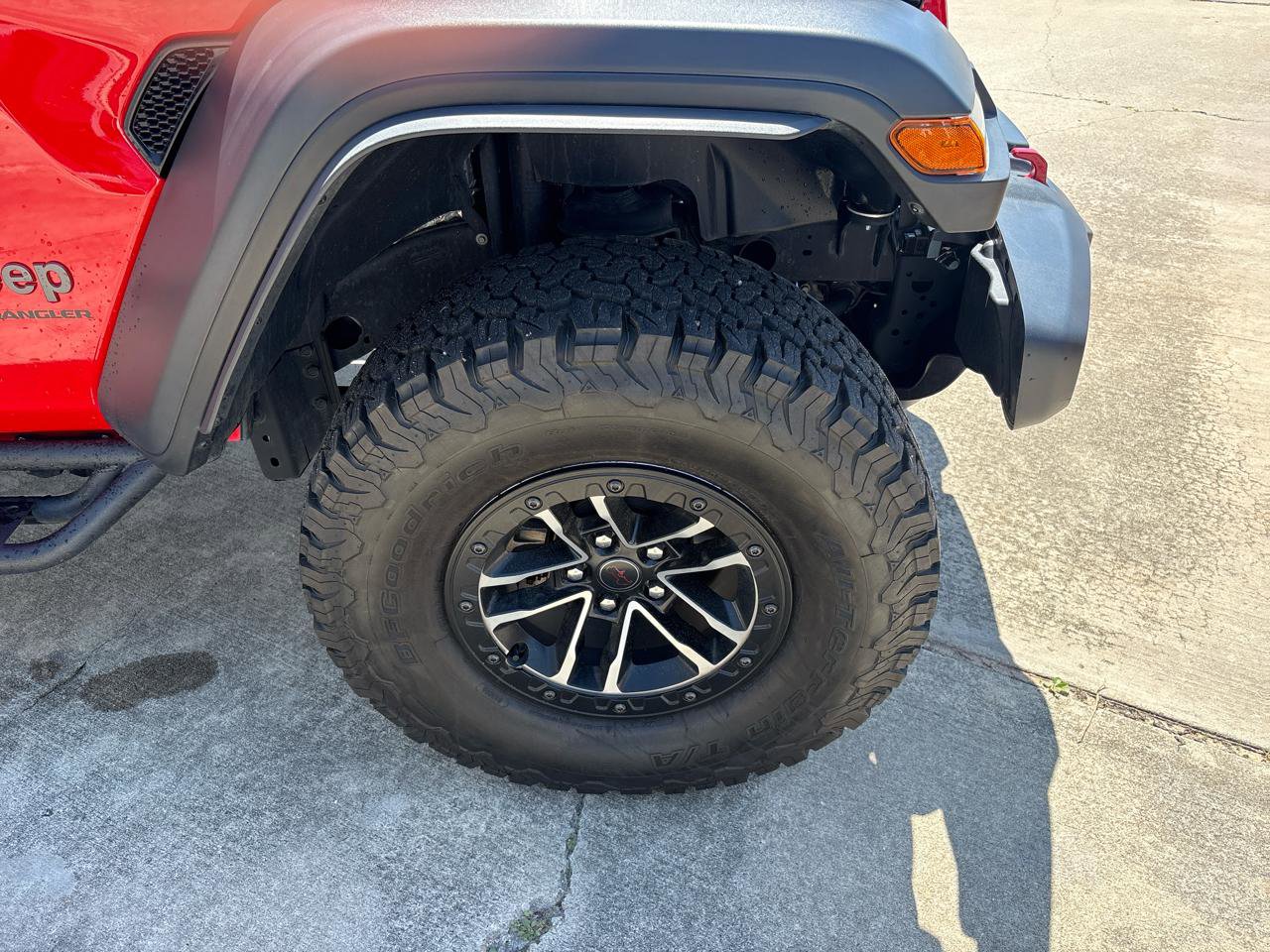 Used 2024 Jeep Wrangler Unlimited Rubicon w/ XTREMEE 35" Tire Package AWD/4WD image 24