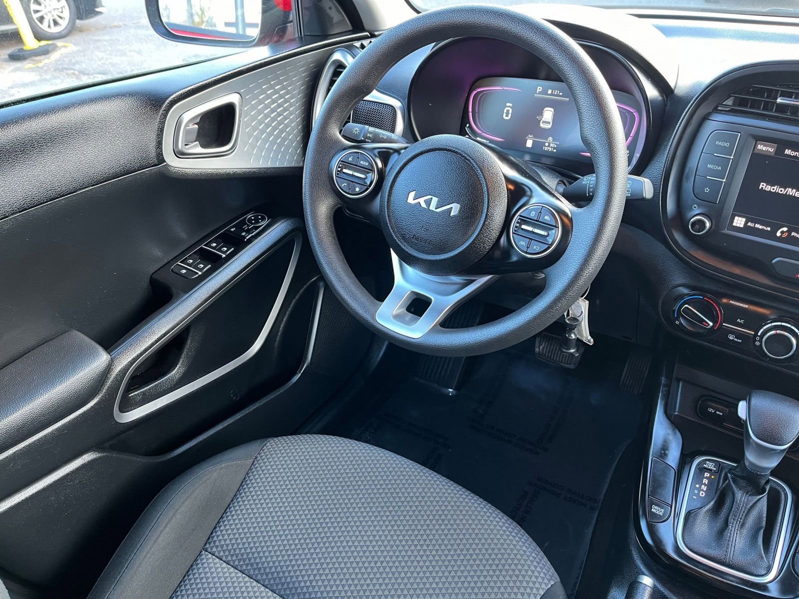 Used 2025 Kia Soul LX w/ LX Technology Package image 30