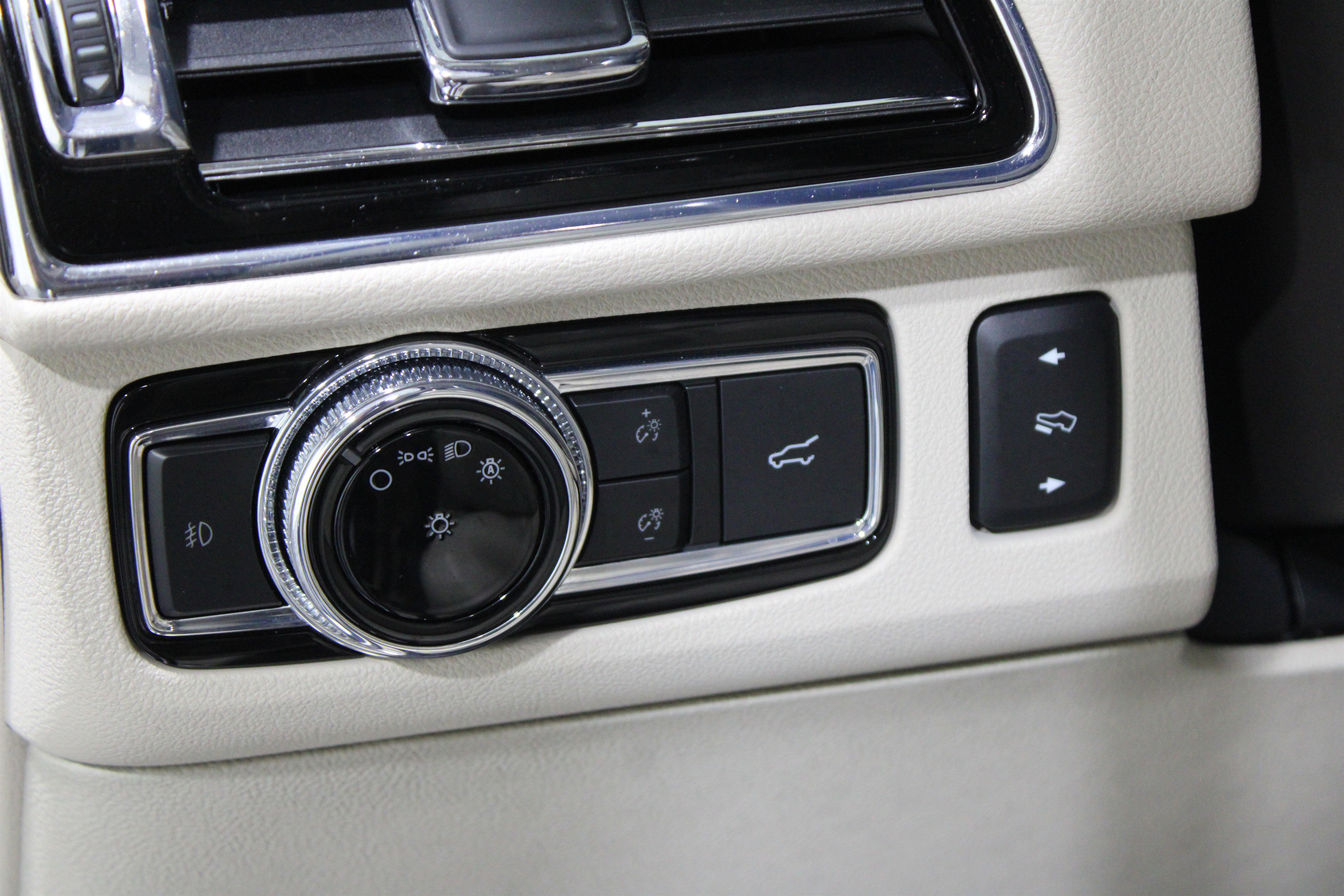 Used 2021 Lincoln Navigator Reserve w/ Luxury Package AWD/4WD image 7