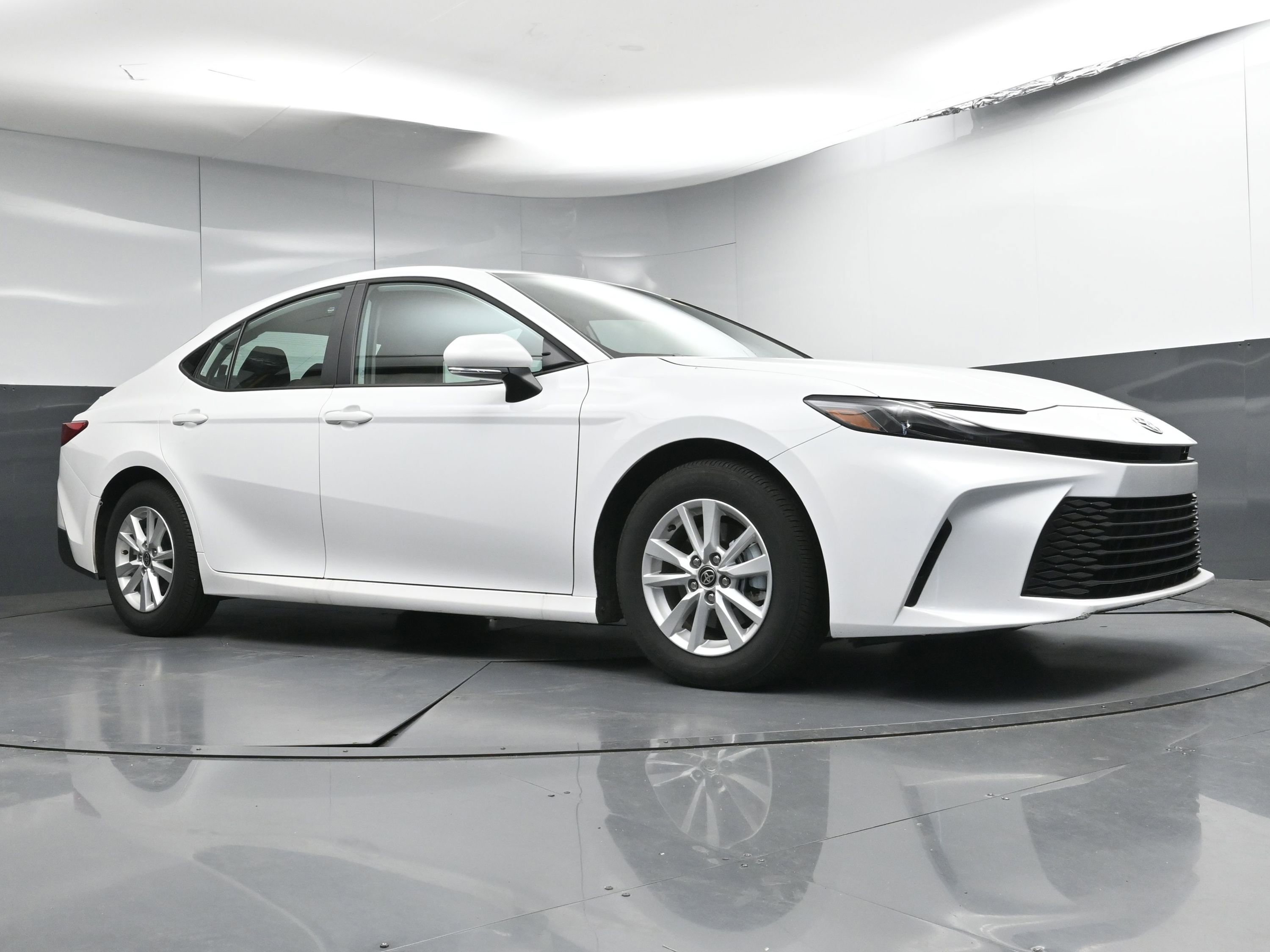 Used 2025 Toyota Camry LE w/ Convenience Package image 27