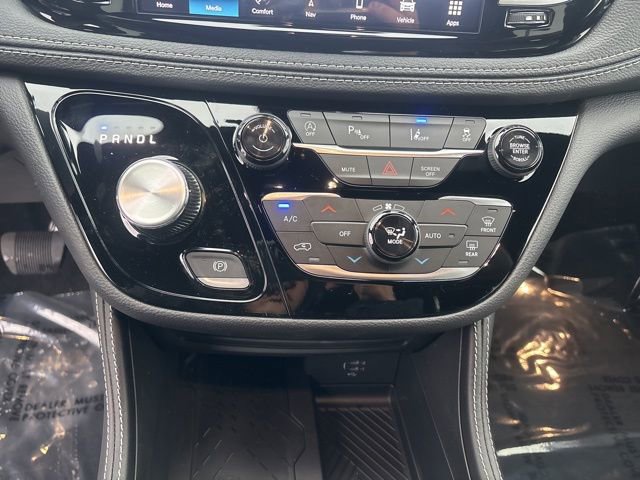 New 2026 Chrysler Pacifica Limited image 32