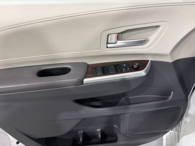 Used 2024 Toyota Sienna XLE FWD image 10