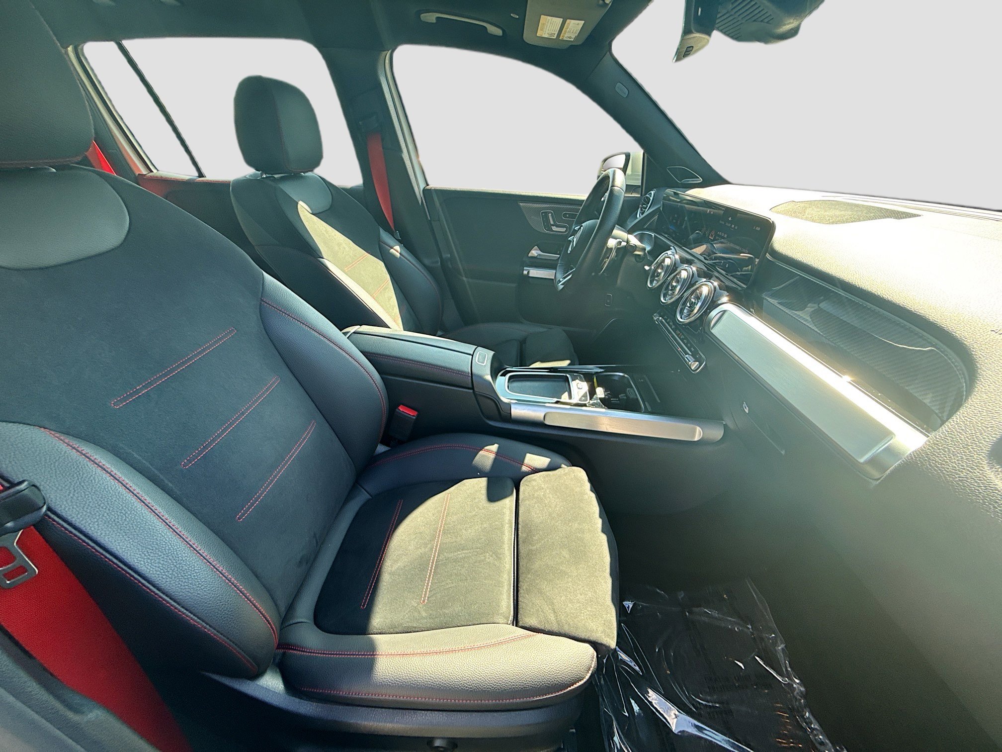 Used 2025 Mercedes-Benz GLB 35 AMG 4MATIC image 29