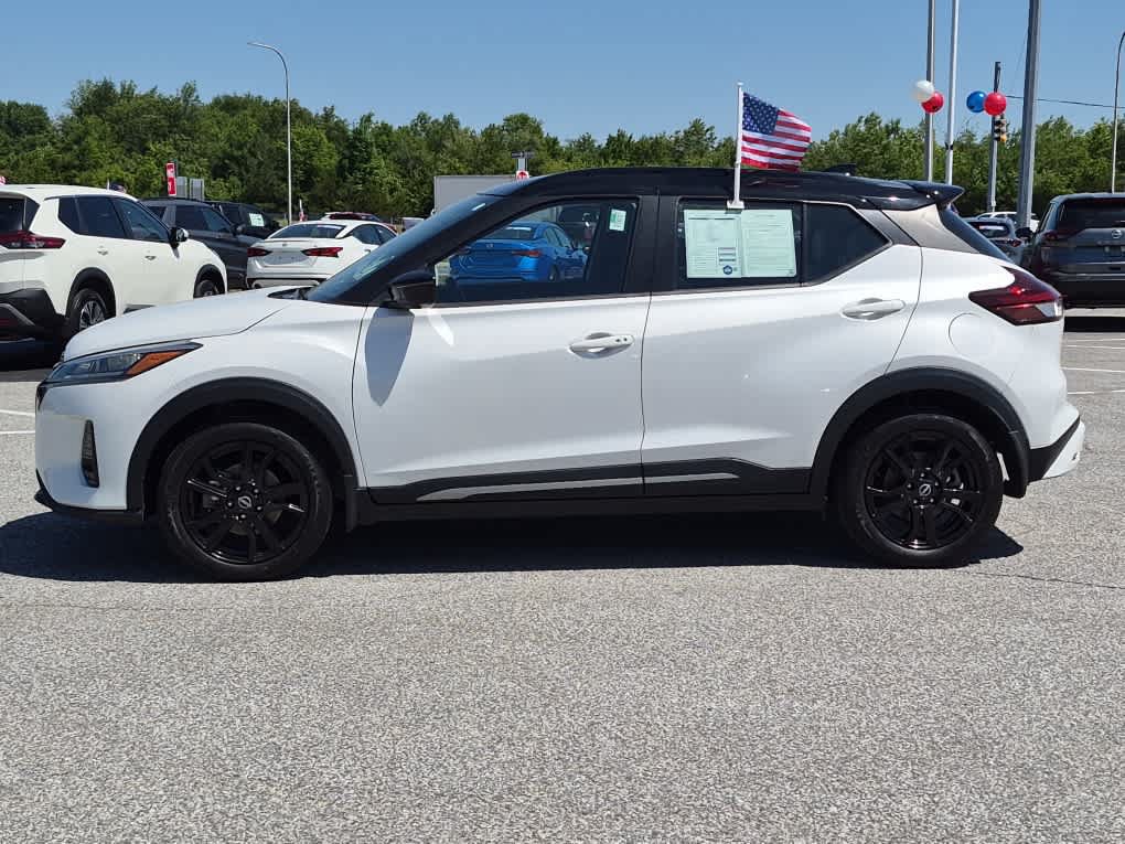 Used 2023 Nissan Kicks SR w/ SR Premium Package FWD image 5